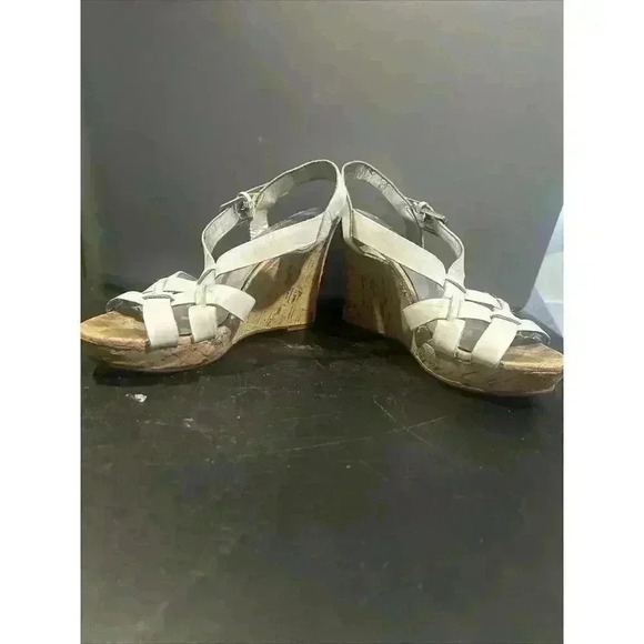 GUESS WOMEN'S WHITE LEATHER WEDGE SANDALS SIZE 6.5 - Picture 6 of 6